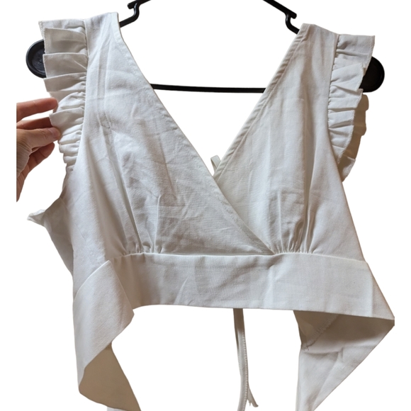 NWOT Women's ruffle v-neck sleeveless tie back crop top, XS, White - Picture 6 of 10